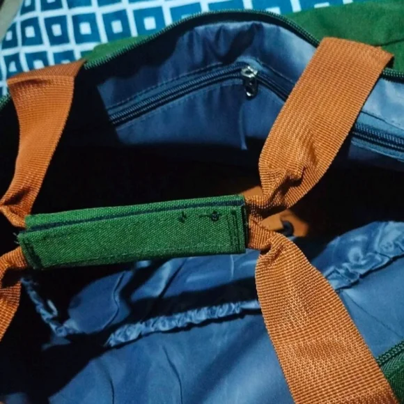 NEW Green Duffle Bag - Picture 8 of 13